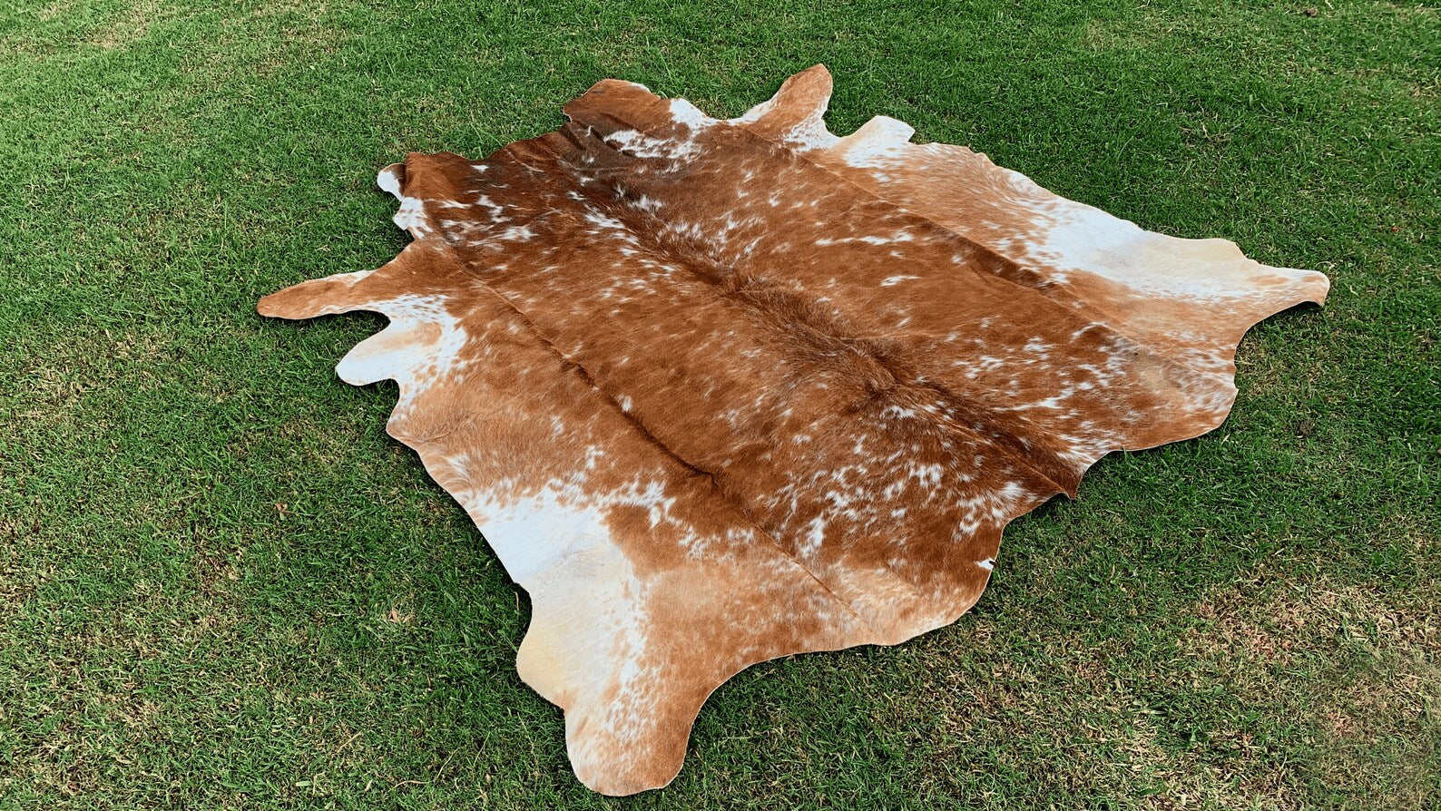 Real Cowhide Rug, Handmade Tricolor Cowhide Rug, Natural Brazilian Cowhide Rug Floor Carpet, Hair on Cowhide Rug