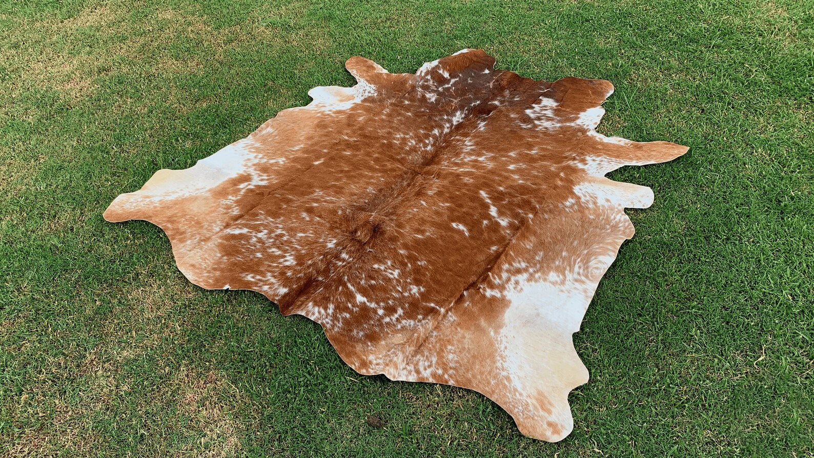 Real Cowhide Rug, Handmade Tricolor Cowhide Rug, Natural Brazilian Cowhide Rug Floor Carpet, Hair on Cowhide Rug
