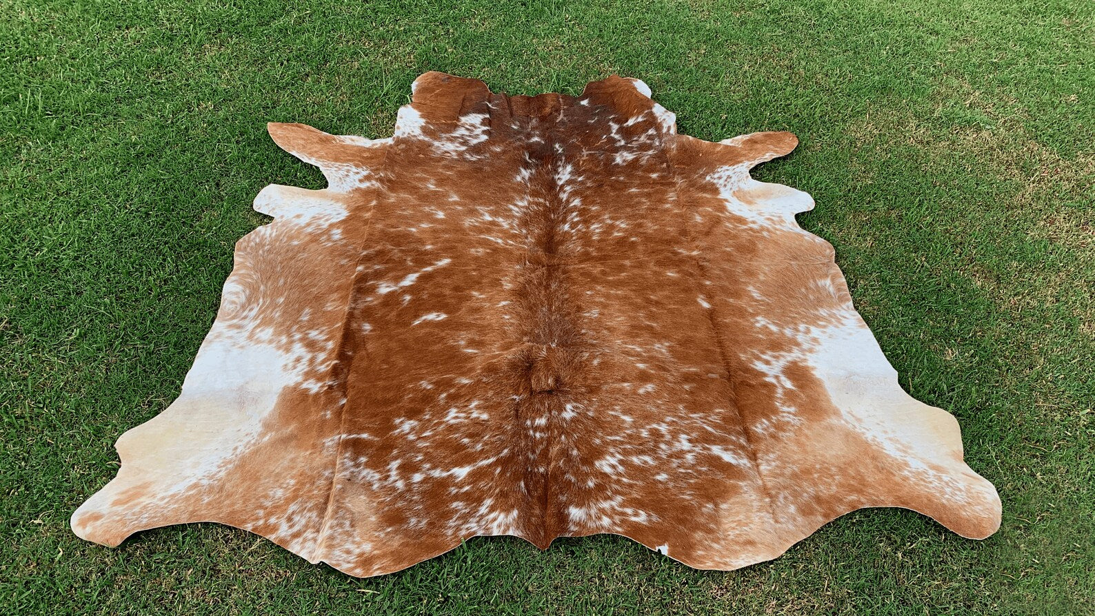 Real Cowhide Rug, Handmade Tricolor Cowhide Rug, Natural Brazilian Cowhide Rug Floor Carpet, Hair on Cowhide Rug