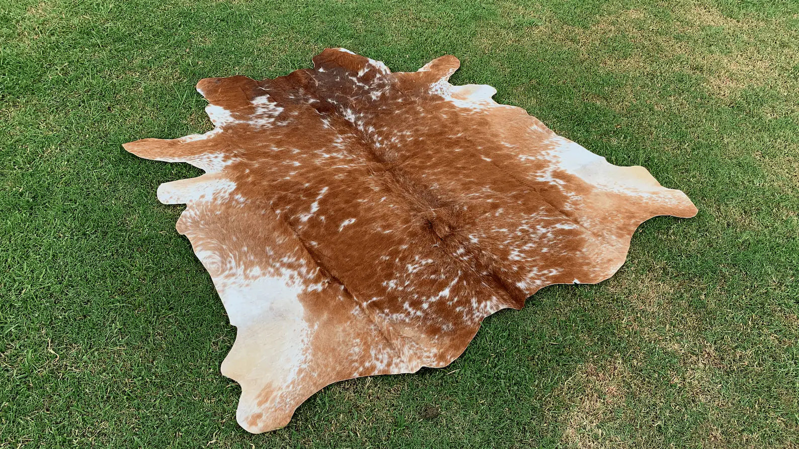 Real Cowhide Rug, Handmade Tricolor Cowhide Rug, Natural Brazilian Cowhide Rug Floor Carpet, Hair on Cowhide Rug