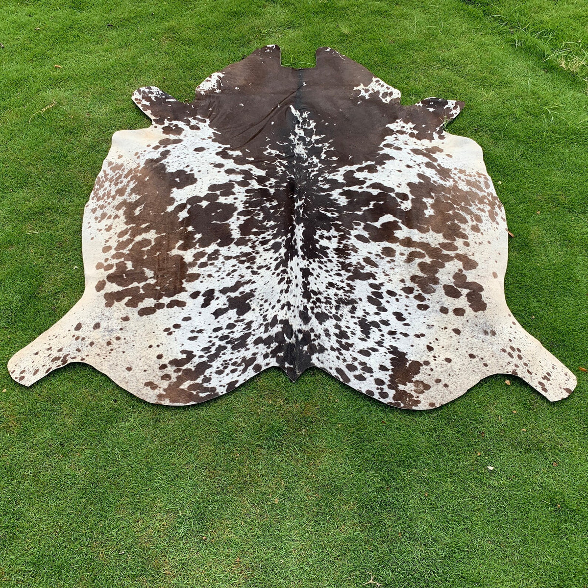 Amazing Tricolor Cowhide Rug | Tricolor Cow Rug | Tricolor brown and white leather rug