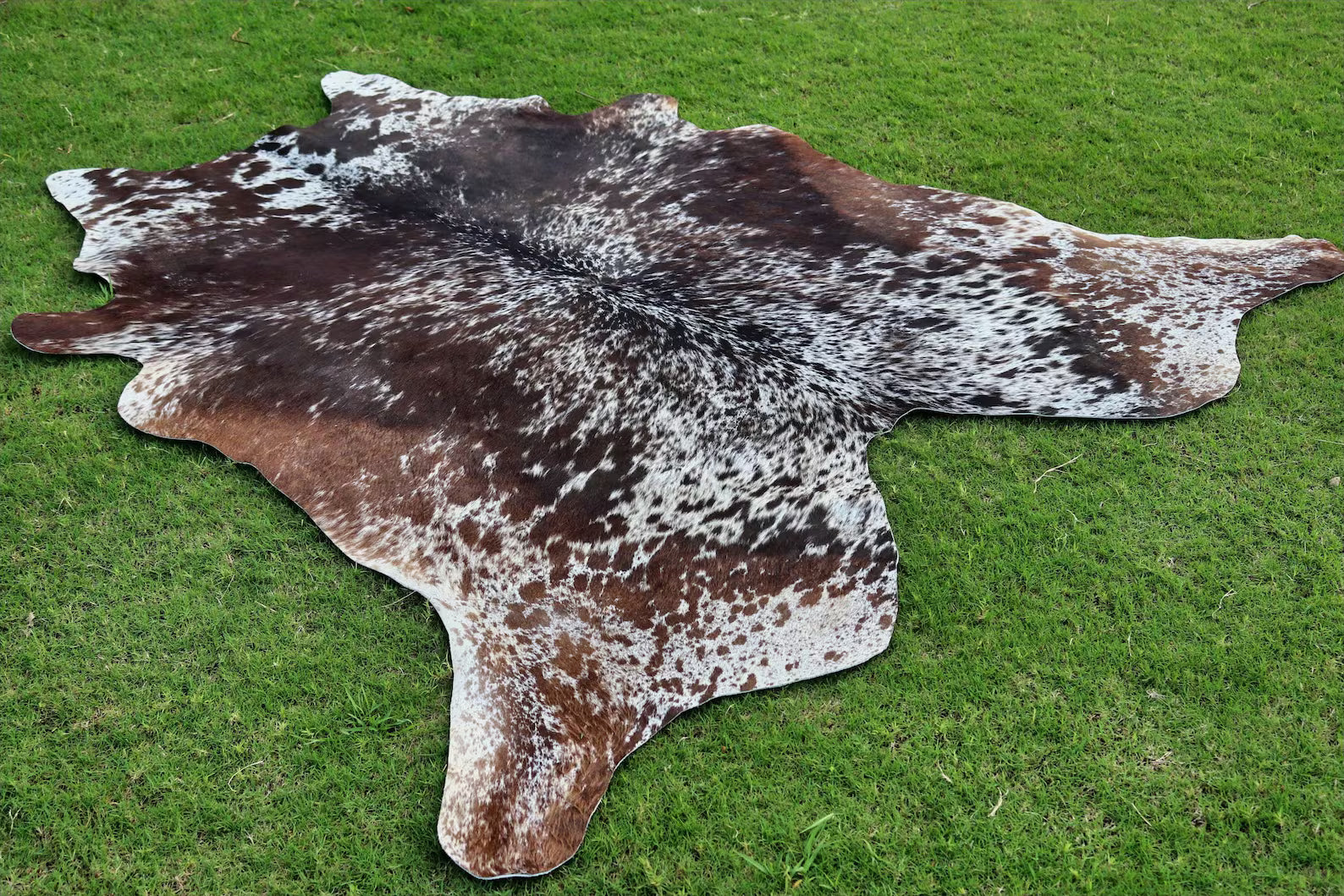 Hair On Cowhide Rug Brown and White Genuine Cow Skin Rug Tricolor Cowhide