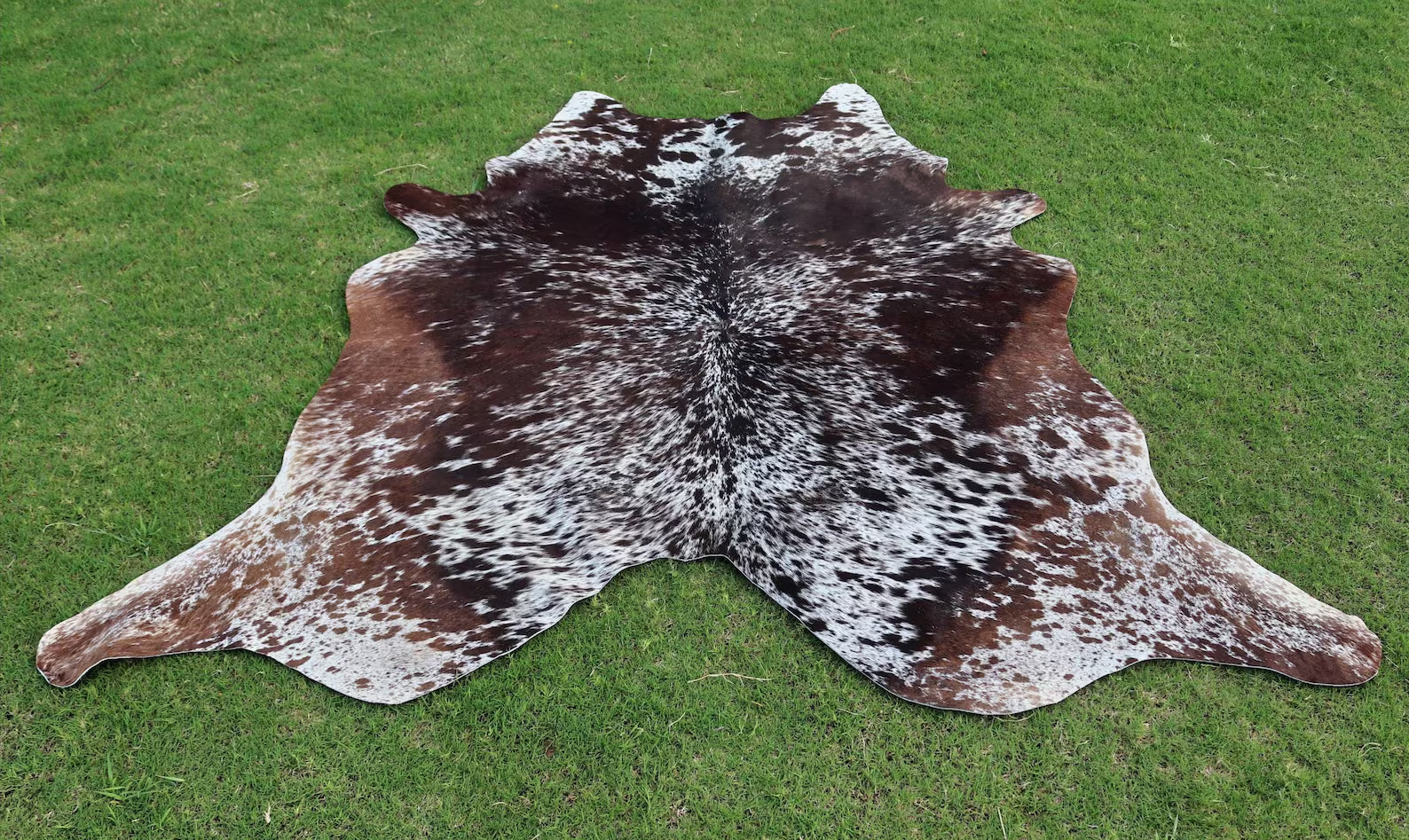 Hair On Cowhide Rug Brown and White Genuine Cow Skin Rug Tricolor Cowhide