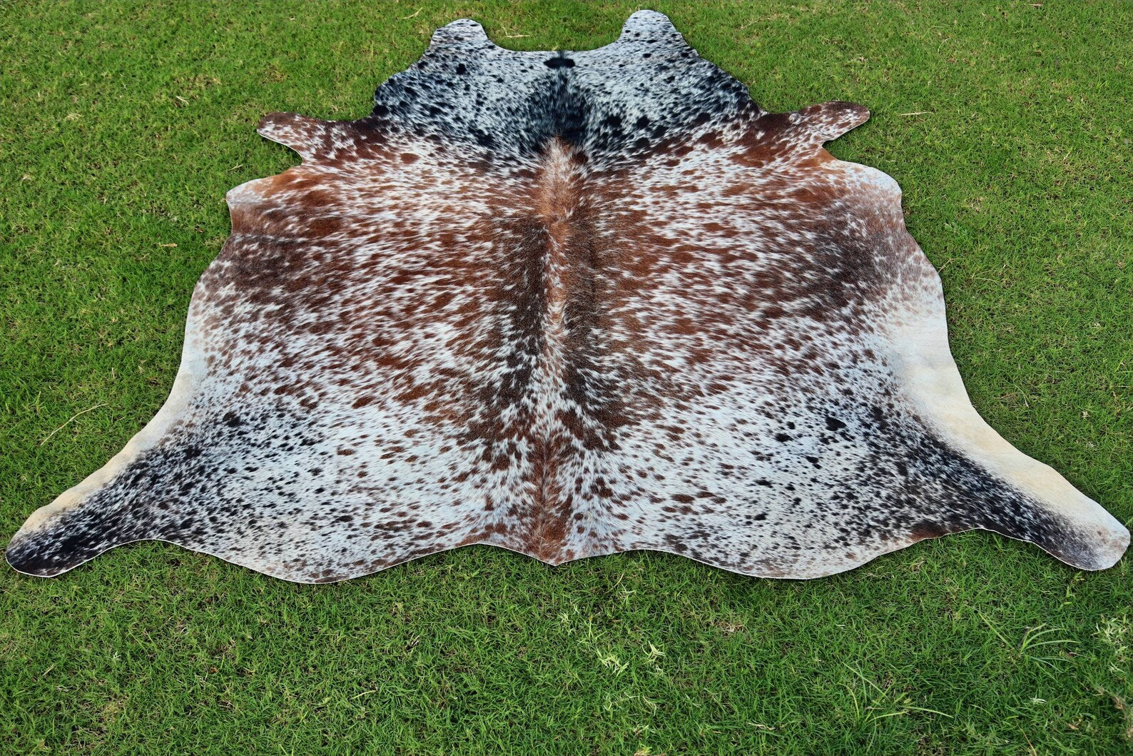 Brown and White Genuine Cow Skin Rug Tricolor Cowhide Hair On Cowhide Rug