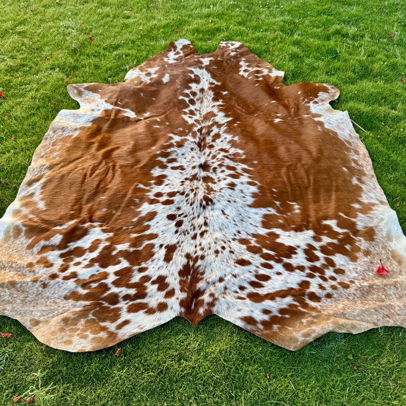 Premium Brown & White Cowhide Rug – Natural Cow Hide Rug in Pakistan